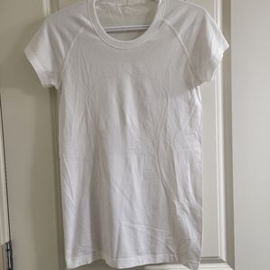 Lululemon t-shirt